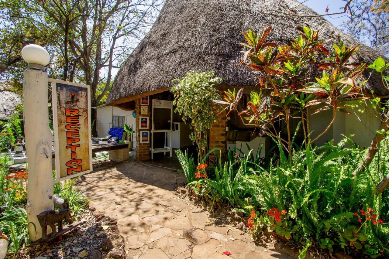 Victoria Falls Backpackers Lodge Екстер'єр фото