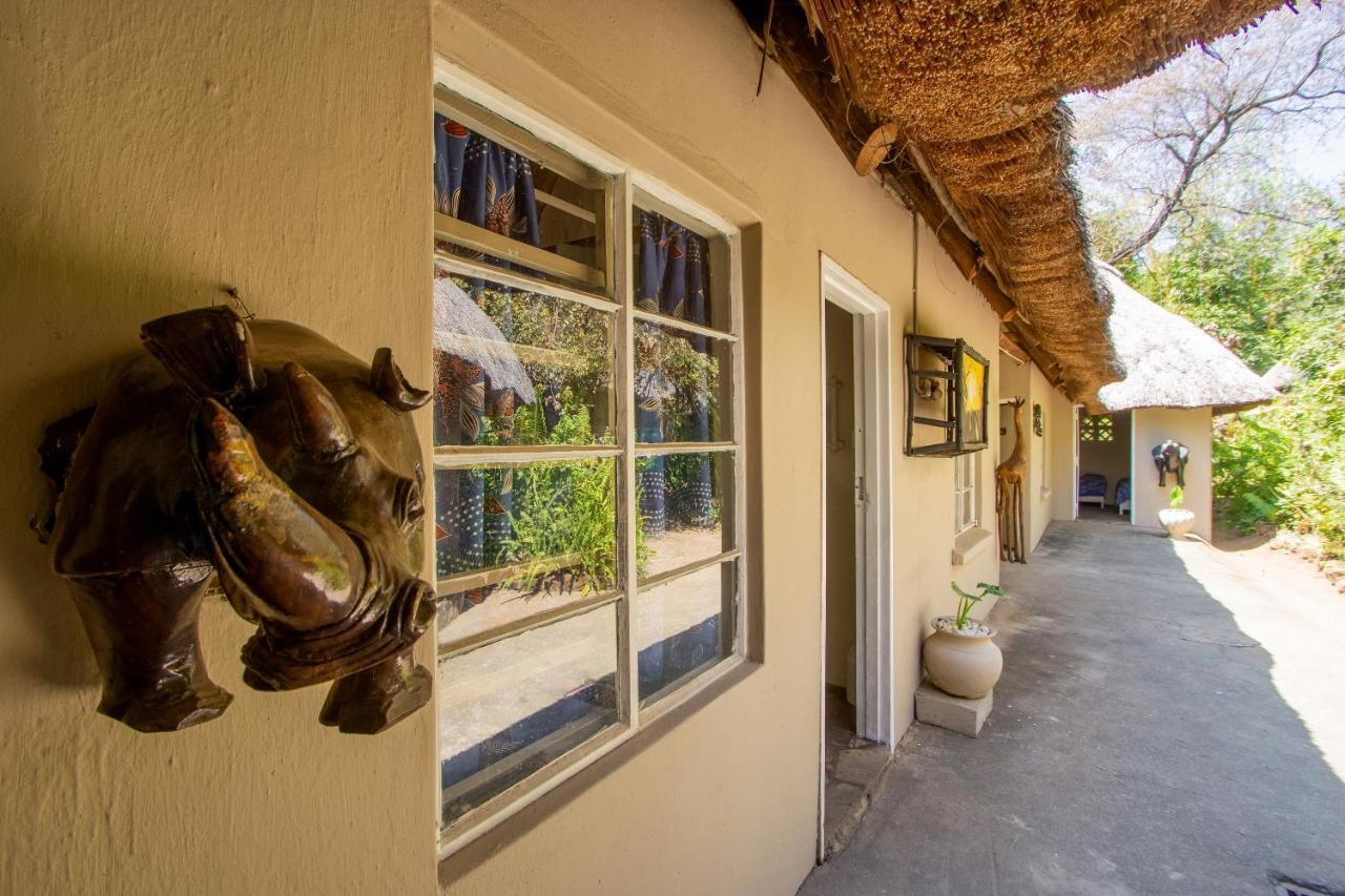 Victoria Falls Backpackers Lodge Екстер'єр фото