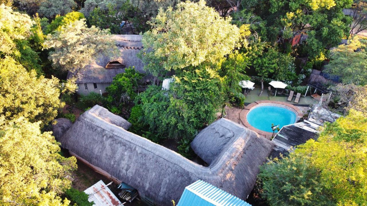 Victoria Falls Backpackers Lodge Екстер'єр фото
