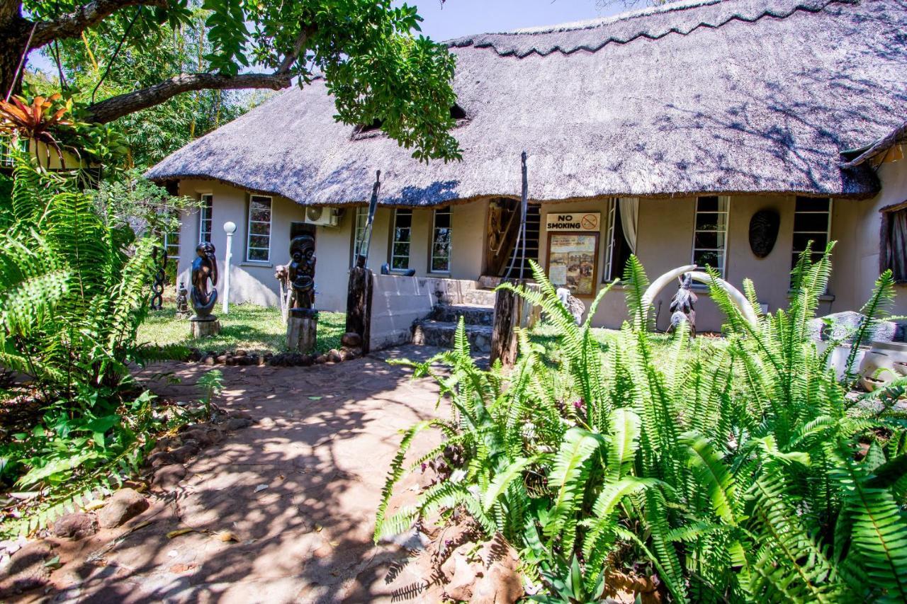 Victoria Falls Backpackers Lodge Екстер'єр фото
