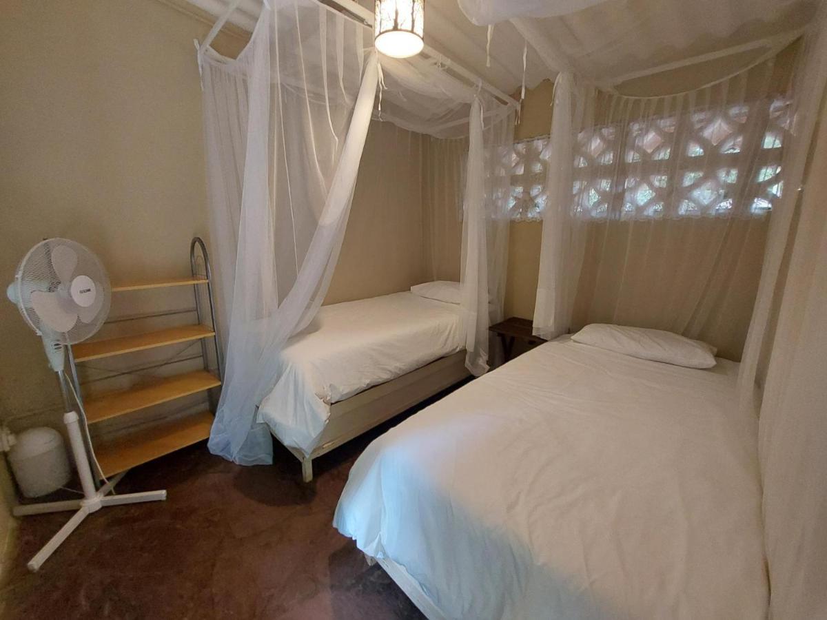 Victoria Falls Backpackers Lodge Екстер'єр фото