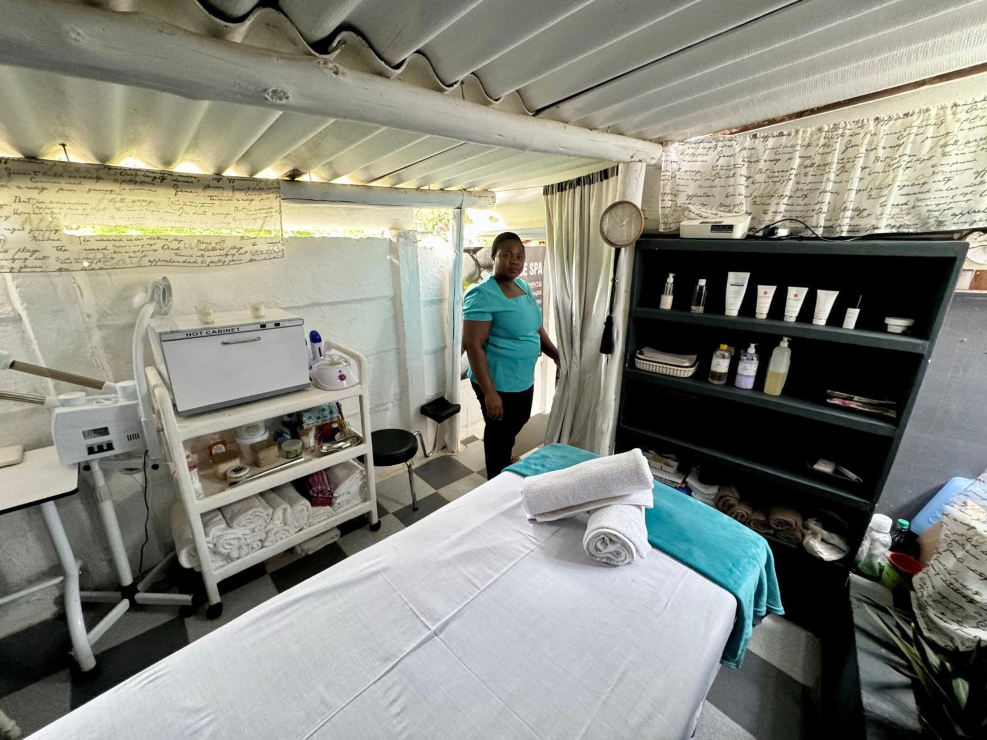 Victoria Falls Backpackers Lodge Екстер'єр фото