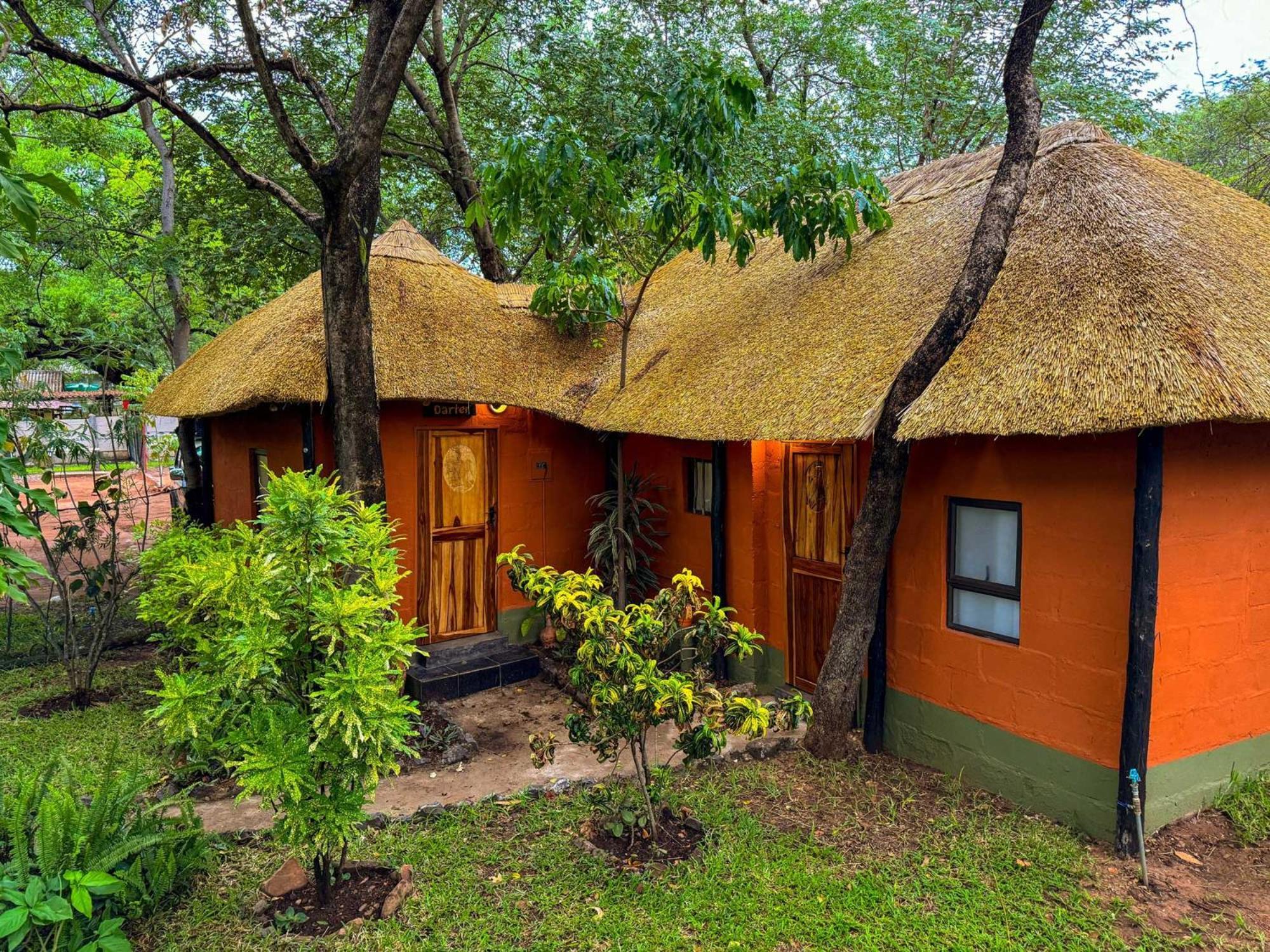 Victoria Falls Backpackers Lodge Екстер'єр фото