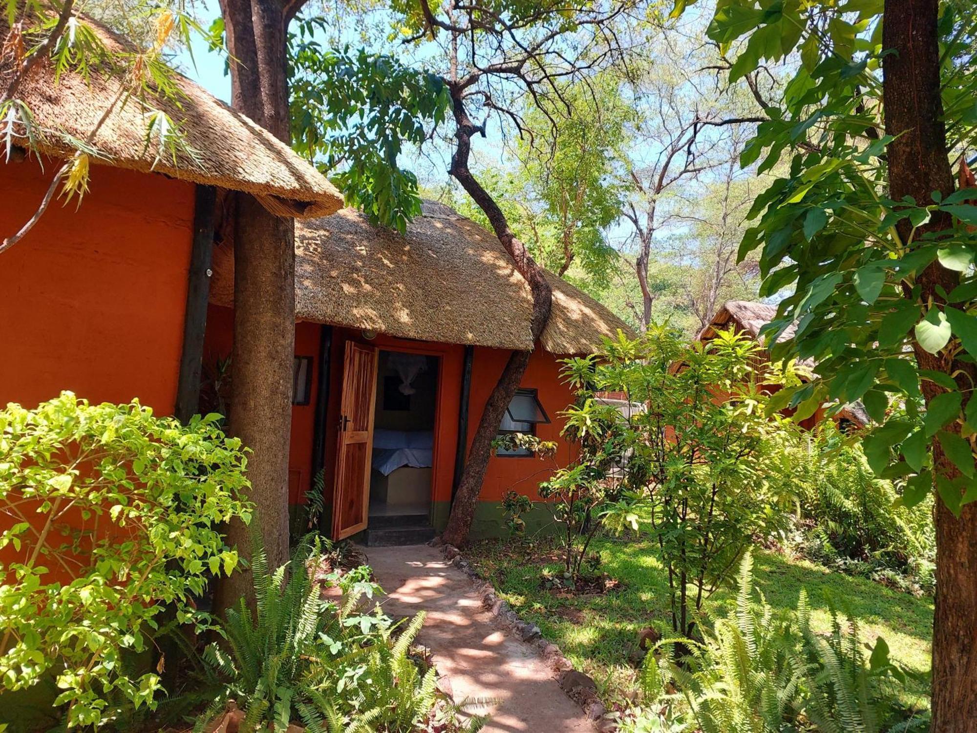Victoria Falls Backpackers Lodge Екстер'єр фото