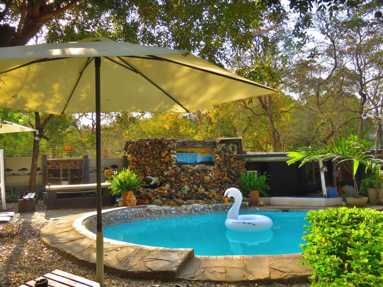 Victoria Falls Backpackers Lodge Екстер'єр фото